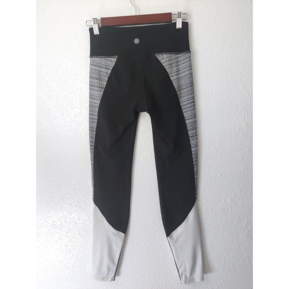 3/$20 Athleta Chanturanga 7/8 Jacquard Black & White Colorblock Leggings XS - Picture 7 of 10